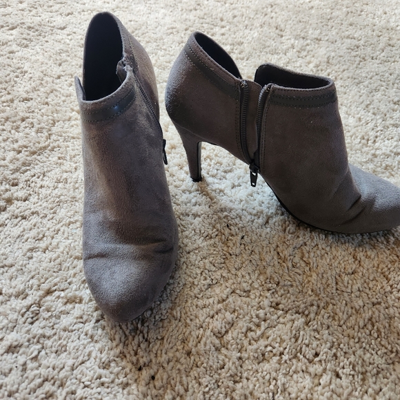 Dexflex comfort gray suede boots - Picture 3 of 3